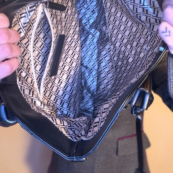 Elegant Tignanello Genuine Leather Black Tote Bag - Picture 4 of 6